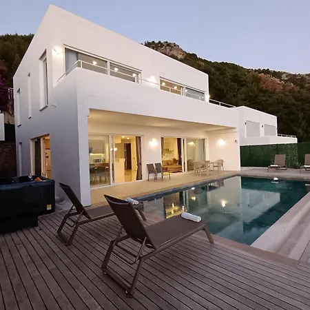 Charming With A Pool Ferienhaus Alanya